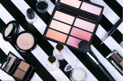中國(guó)化妝品十大品牌，哪個(gè)牌子的化妝品是你中意的？