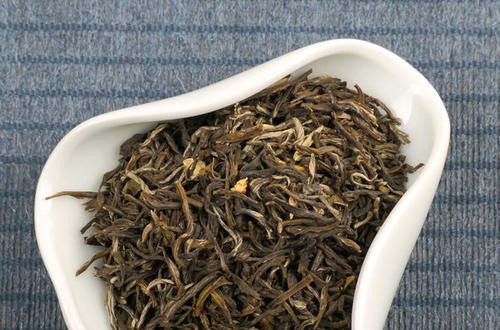 張一元茉莉花茶：湯清味濃，入口芳香回味無窮