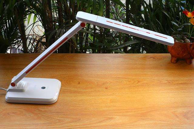 led燈什么牌子好 康佳LED臺(tái)燈燈光柔和照射范圍廣